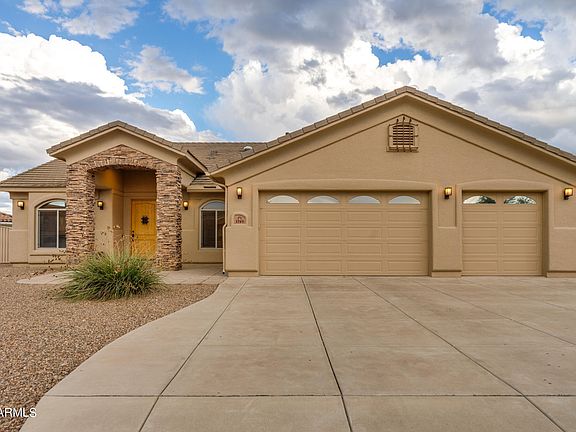 3rd image of 3765 LA TERRAZA Drive
