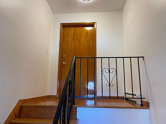 2nd image of 784 Harvard Pl Floor 2