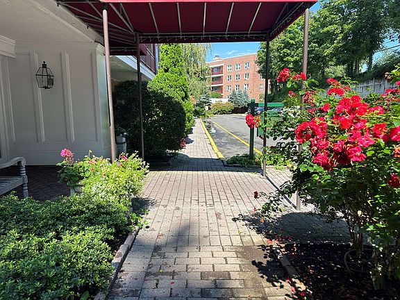 Beautifully Maintained Grounds (Seasonal Views)