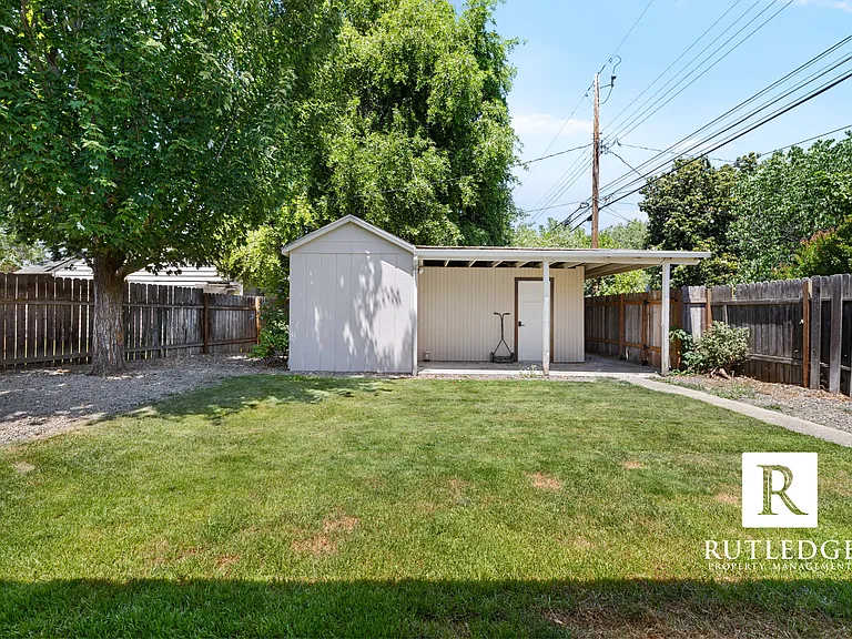 307 Monroe St — Photo 17