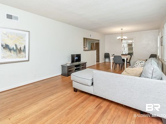 3rd image of 450 Brookwood Dr