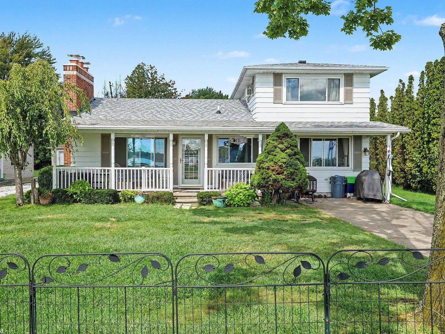 3280 S Channel Dr, Harsens Island, MI 48028