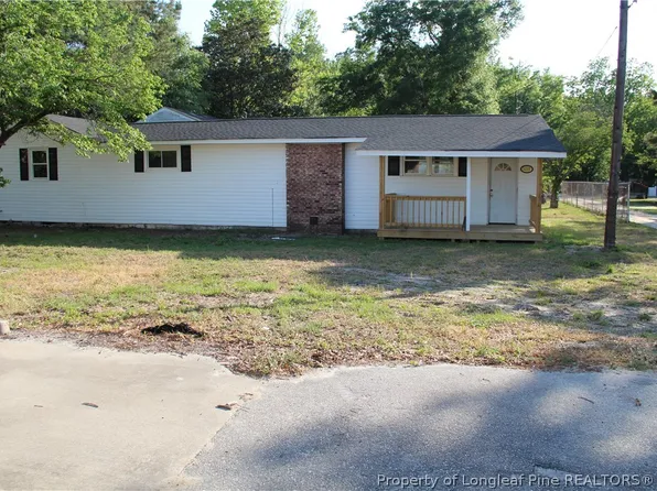 5211 Red Maple Ln, Hope Mills, NC 28348