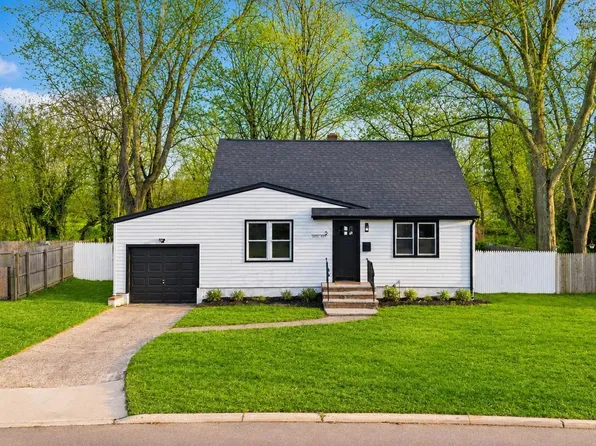 5 Lois Ave, East Brunswick, NJ 08816