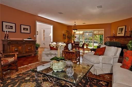 4th image of 3015 W Fair Oaks Ave