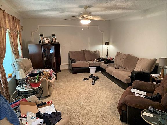 4th image of 2179 Royal Dr W
