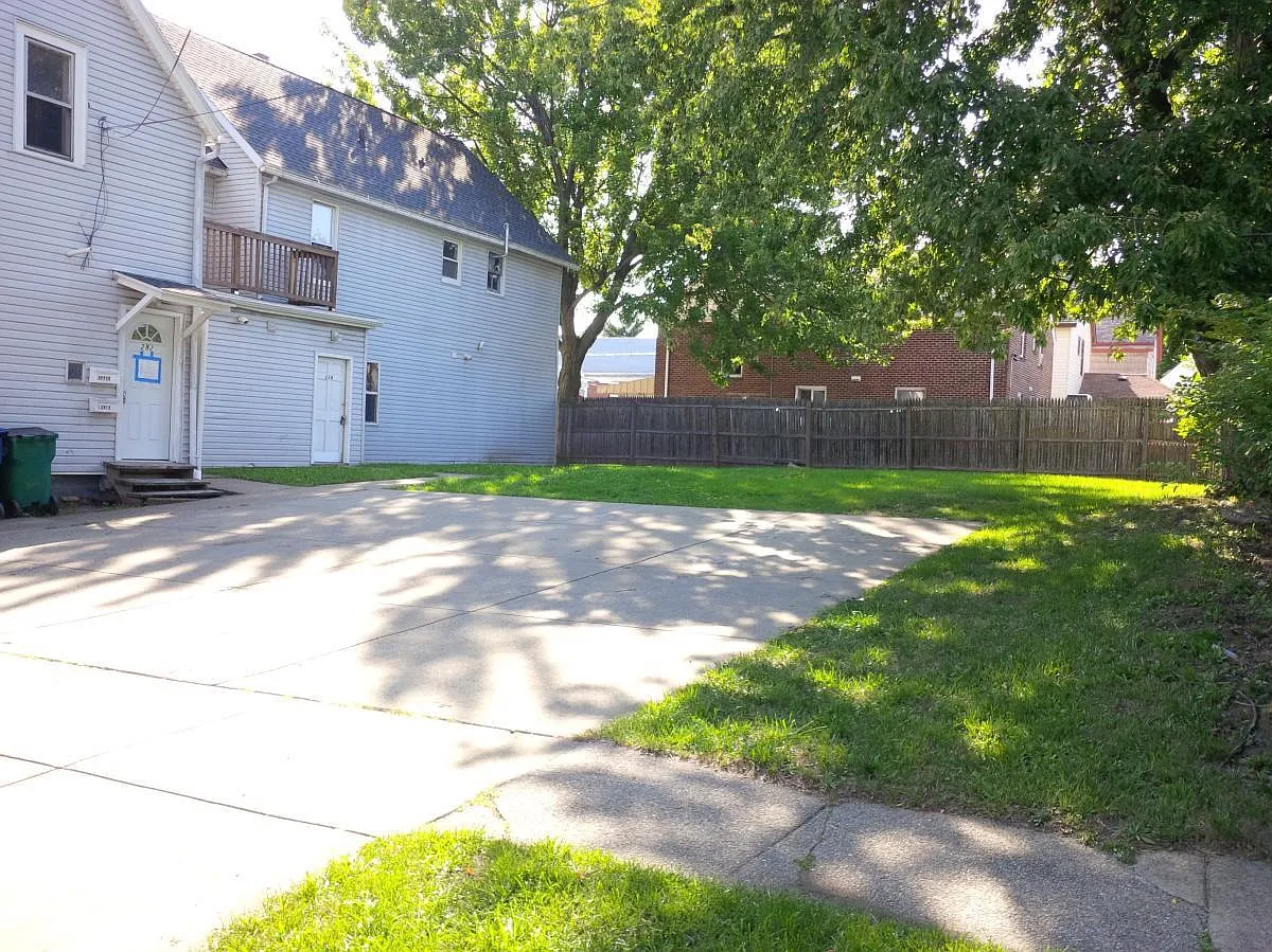 Building Photo - 282 Gold St #1