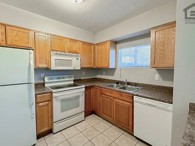 1765 E Pepper Cir — Photo 5