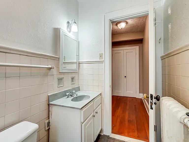 2560 Madison Rd #4 — Photo 13