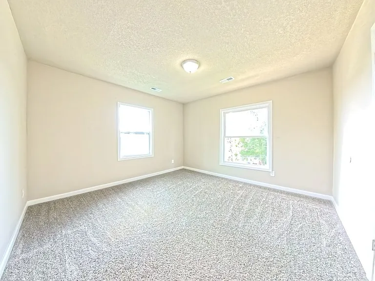 715 Kirkwood Ave — Photo 11