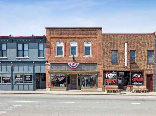 216 S State St #E, Marengo, IL 60152