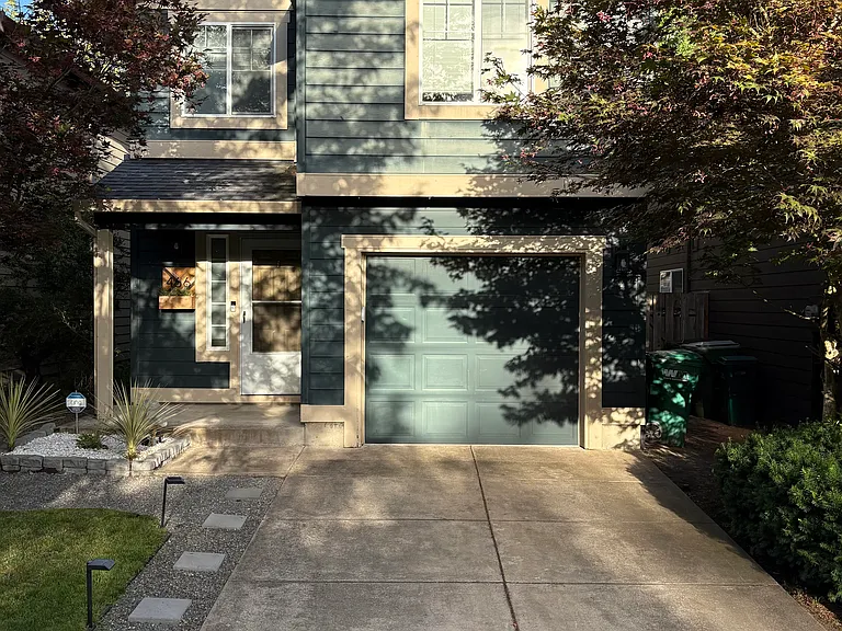 466 Corinne Dr — Photo 1