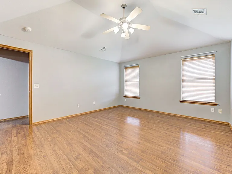 605 Eastview Dr — Photo 29