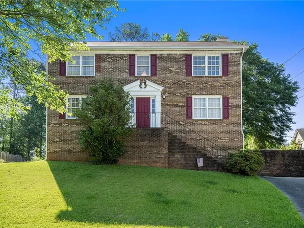 2260 Deer Oaks Trl, Lawrenceville, GA 30044