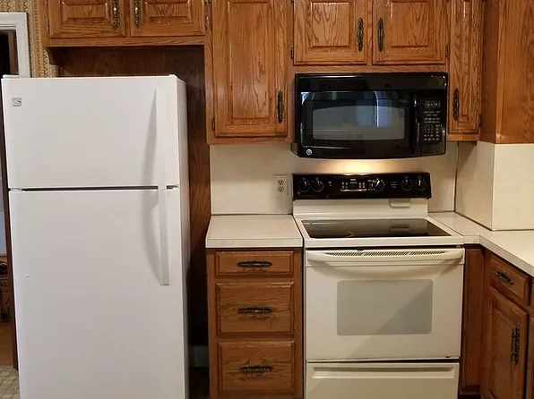 18 Green Oaks Rd, Newport News, VA 23601