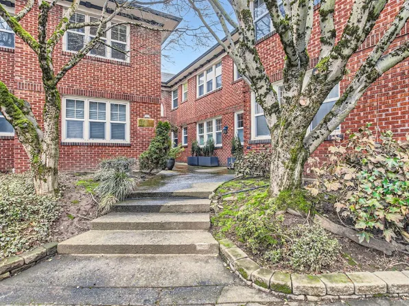 701 NE 28th Ave APT 14, Portland, OR 97232