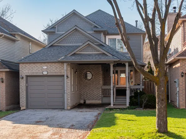 2529 Willowburne Dr, Mississauga, ON L5M 5E9