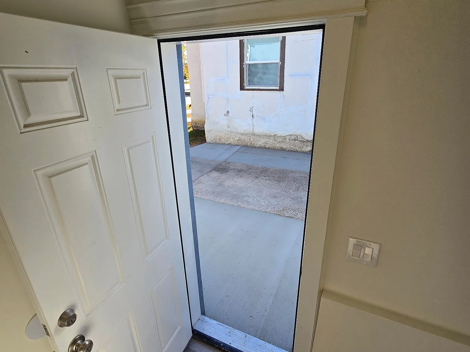 Updated Townhouse, 5 Bed/2 Bath/~2200 Finished Sq Feet — Photo 3
