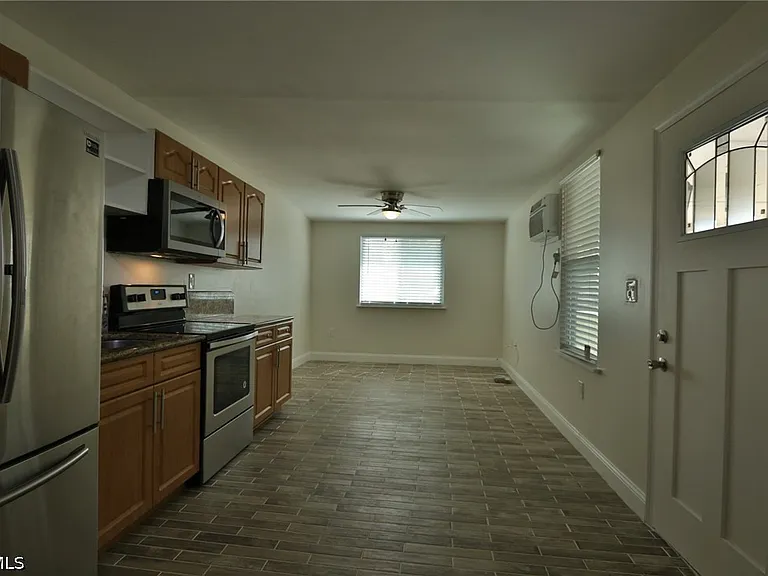 11 California Rd — Photo 6