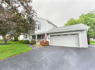 54 W Bend Dr, Rochester, NY 14612