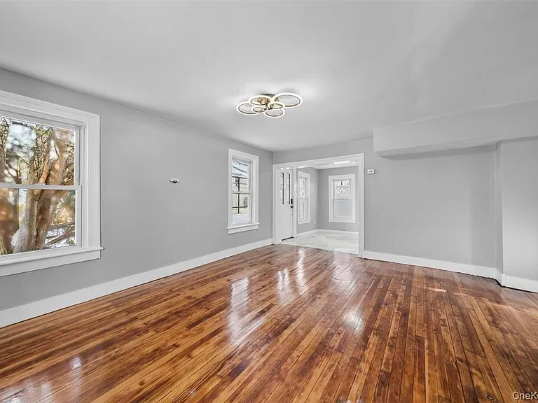 45 1/2 Sussex St — Photo 4