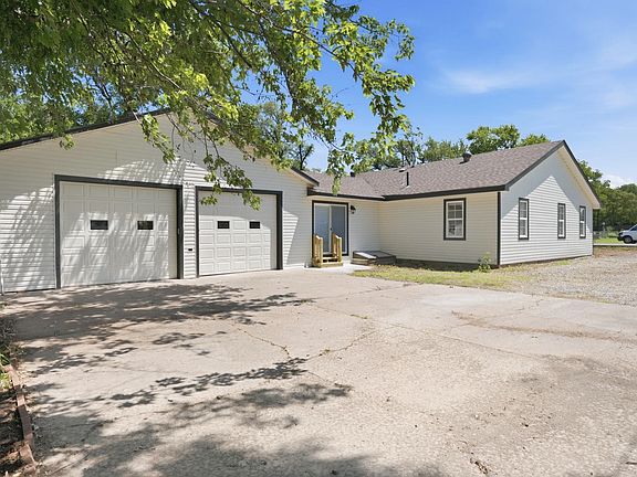 2nd image of 2343 S Crest St