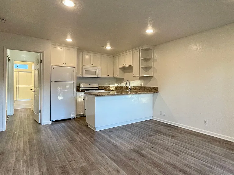 320 W Canon Perdido St #2 — Photo 7