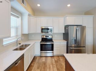 2592 Middle Rd #121, Bettendorf, IA 52722