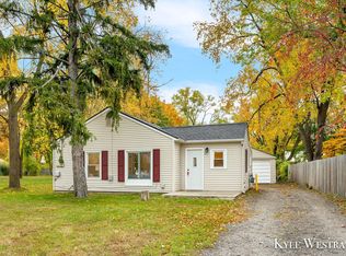 351 Ridgewood St SE, Kentwood, MI 49548