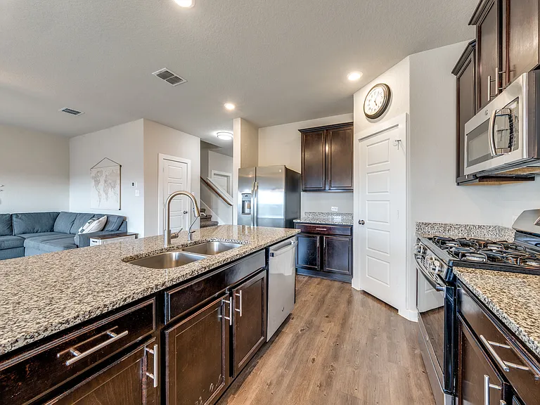 2427 Valencia Crst — Photo 11
