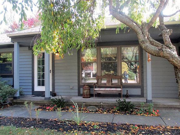 2nd image of 1900 Paddy Ln
