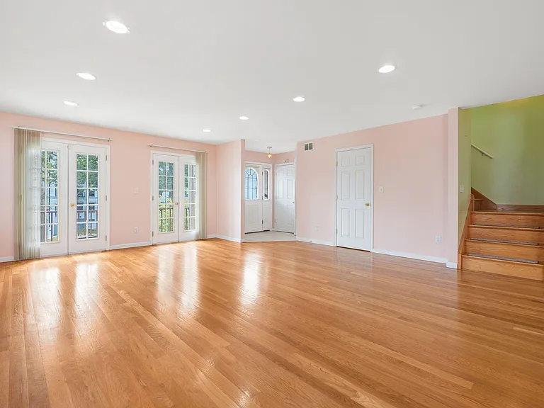 13 Humphrey Ave #1 — Photo 4