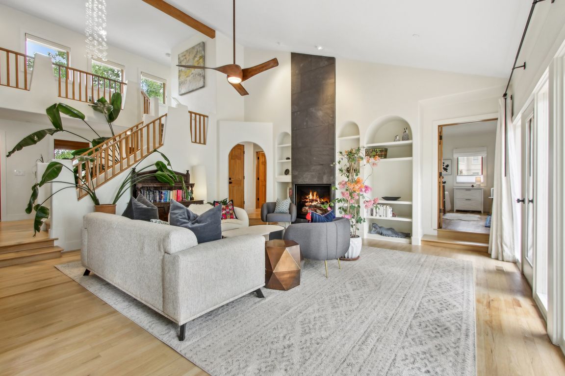 Crestview Ln-3005-015.jpg