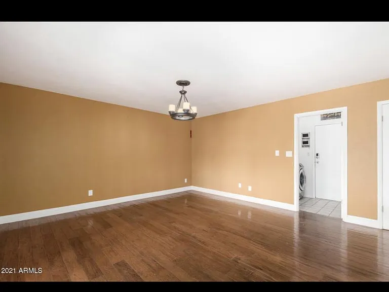 2432 W Dailey St — Photo 7