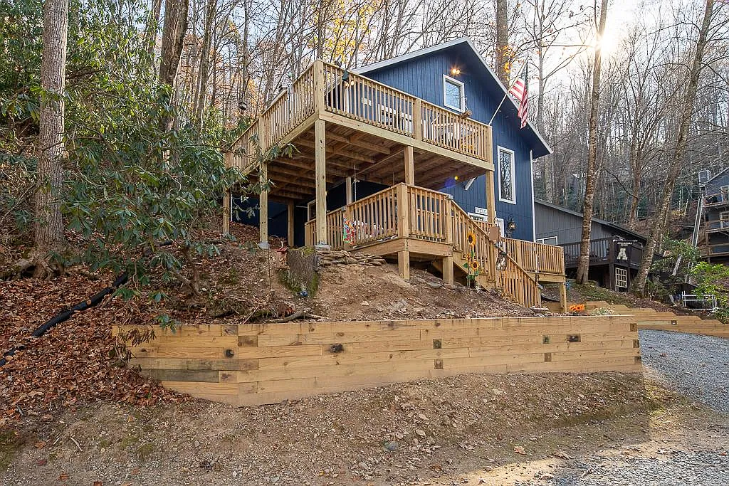 524 Clubhouse Dr — Photo 2