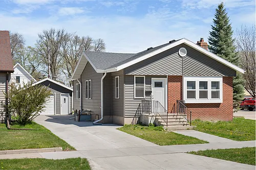 2016 University Ave Photo 1
