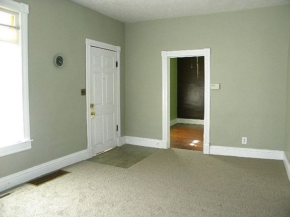 4th image of 509 W 5TH