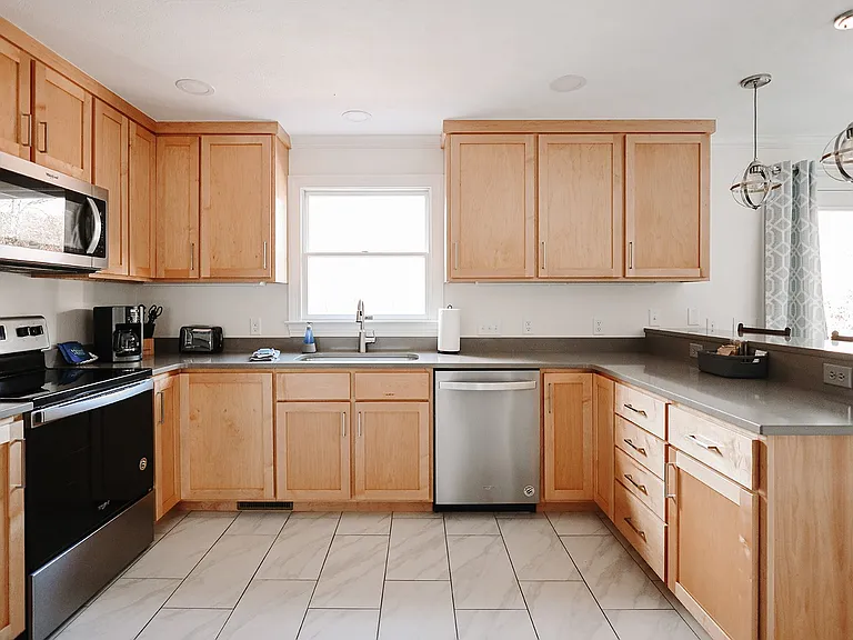589 Moore Rd #B — Photo 8