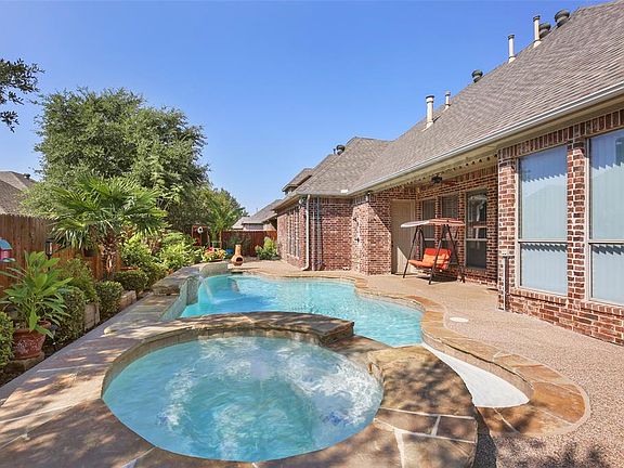 3rd image of 8316 Regency Dr
