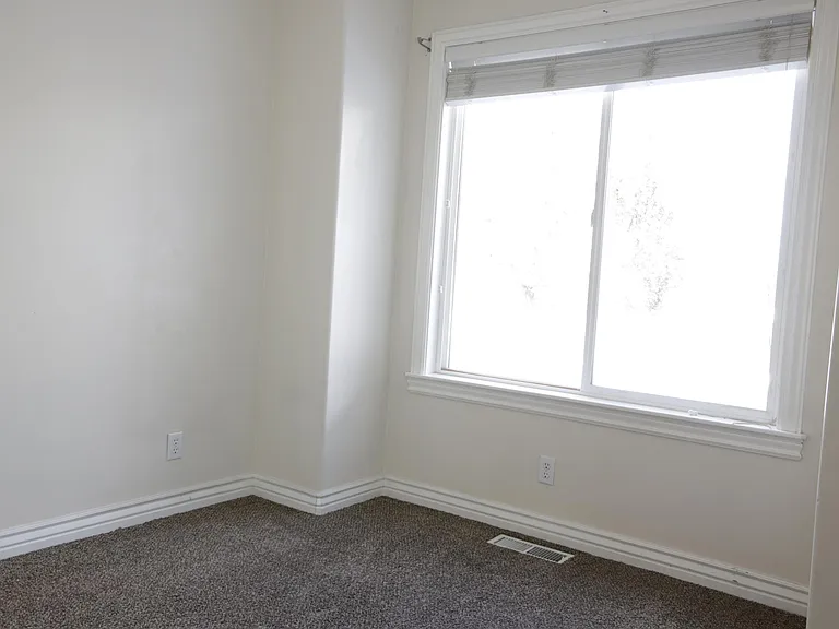 11 E 2200 S — Photo 21