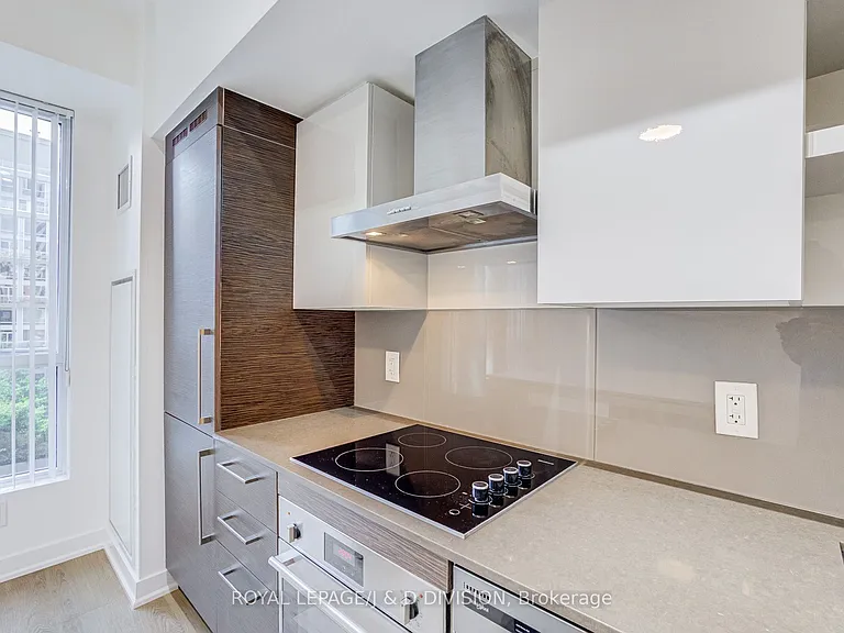 1030 King St W #435 — Photo 12