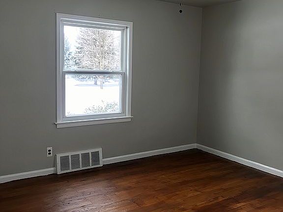 3rd image of 1460 Burlington Dr