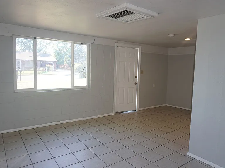3670-3672 Atlas Way — Photo 3