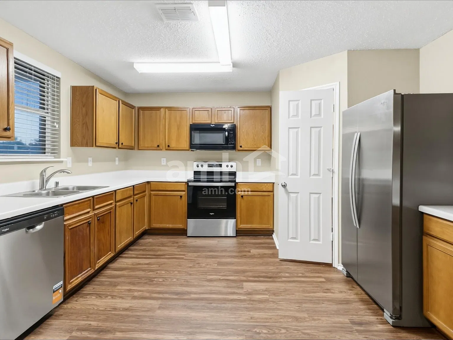 5 bed, 3.0 bath, 3440 sqft, $3,000 — Photo 3