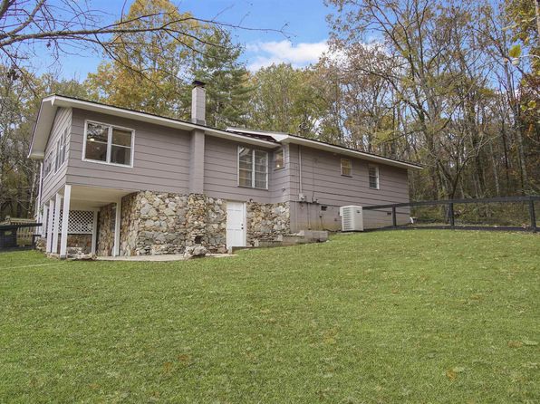 318 Red Bud Ln, Decatur, AL 35603