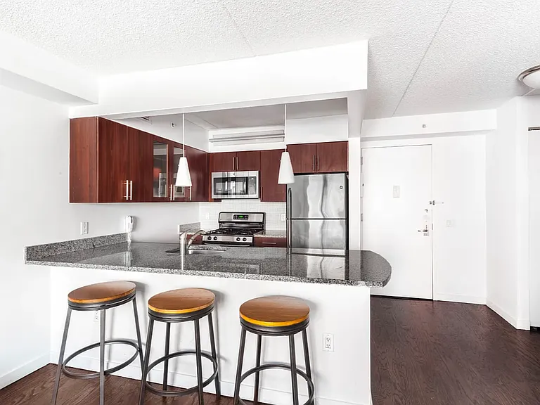 555 W 23rd St #S9Q — Photo 3