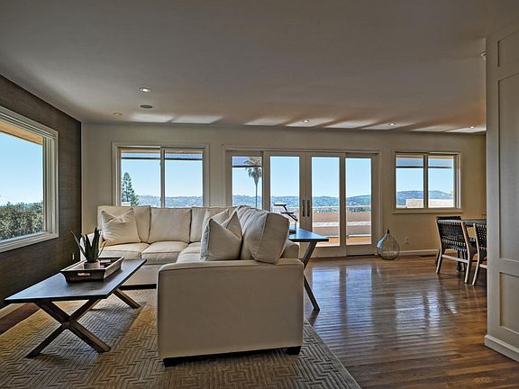 4th image of 811 E Pedregosa St #2