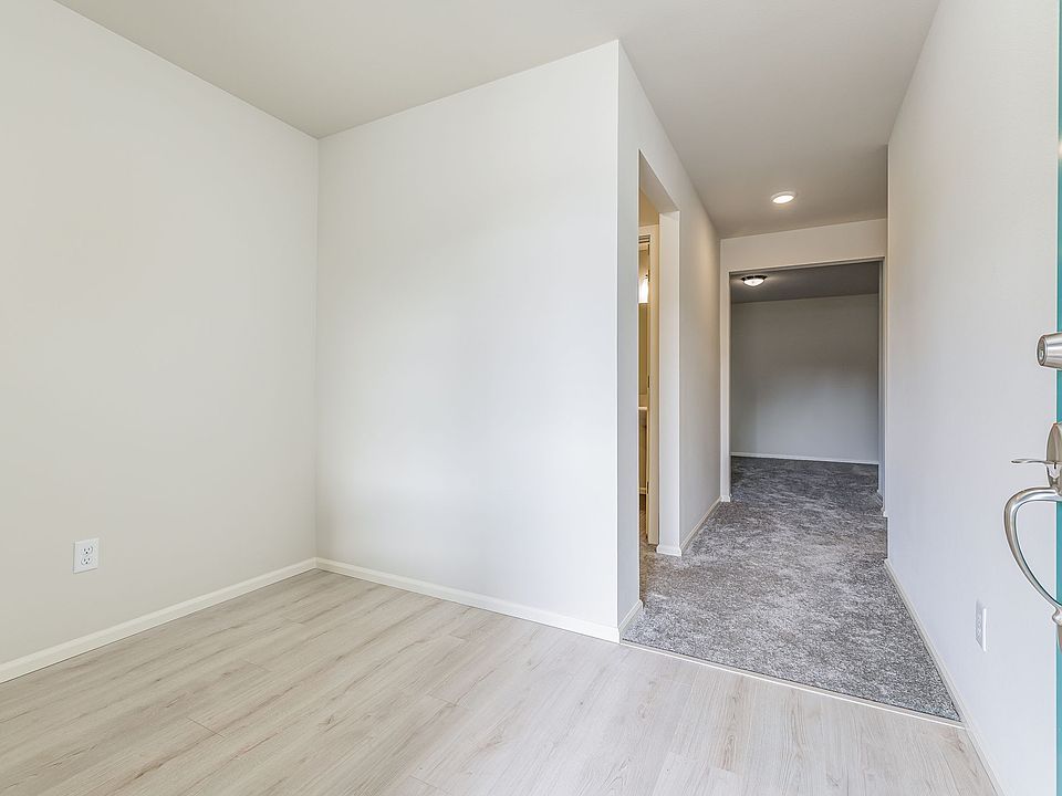 1st image of 1028 91st Ave SE #432