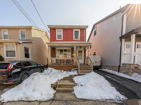 2nd image of 728 Devon St