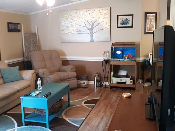 3rd image of 453 Farley Cir
